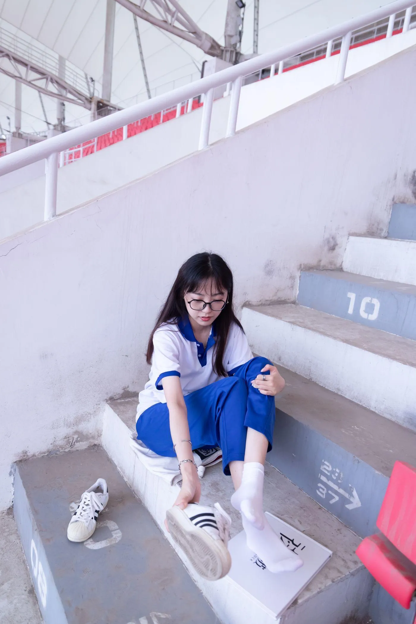 [BoBoSocks袜啵啵]NO.002 稚予-校服、贝壳头、白棉袜、裸足 [139P]插图1